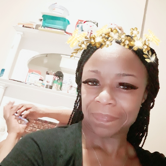 Meet your Posher, Nicole - Picture 5 of 16